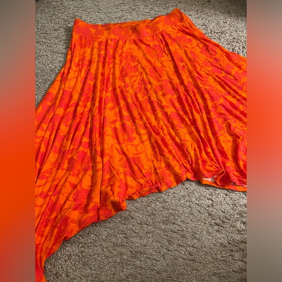 Torrid Handkerchief Hem Super Soft Floral Orange Maxi Skirt - size 0 - Picture 6 of 8